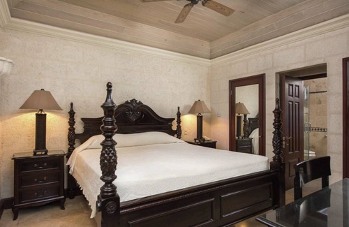 Diamond Valley Complejo | 1BR/2BA Suite - Kitchen, Living Room & Balcony - Private Resort on Crane Beach!