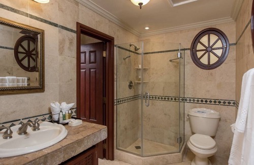 Diamond Valley Complejo | 1BR/2BA Suite - Kitchen, Living Room & Balcony - Private Resort on Crane Beach!