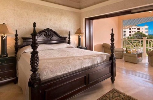 Diamond Valley Complejo | 1BR/2BA with Kitchen & Private Roof Top Deck w/ Pool