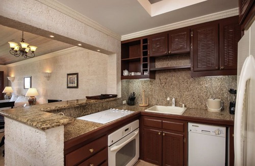 Diamond Valley Complejo | 1BR/2BA with Kitchen & Private Roof Top Deck w/ Pool