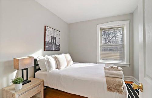 Cragin Apartamento | 1BR Airy Apartment with Wi-Fi - Barry 2