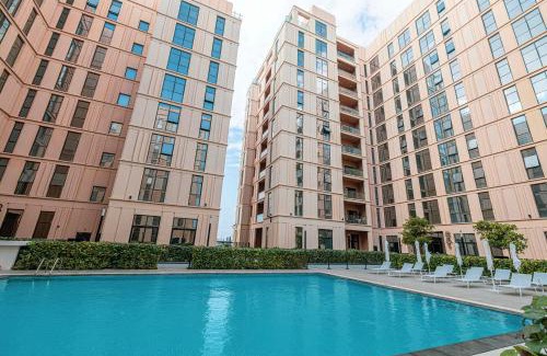 Sharjah Apartamento | 1BR Apartment With Balcony - 9 Mins to Sharjah Airport - Balcony Breeze
