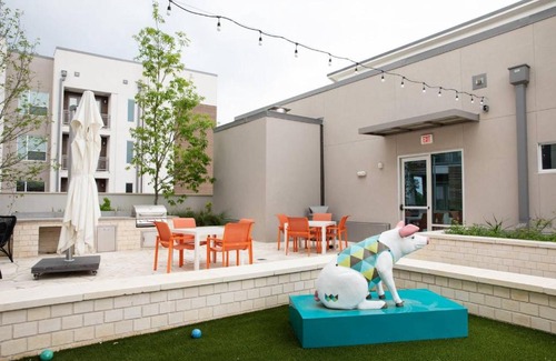 Stoneridge Place Apartamento | 1BR Apt near Barton Creek #2436 by WanderJaunt