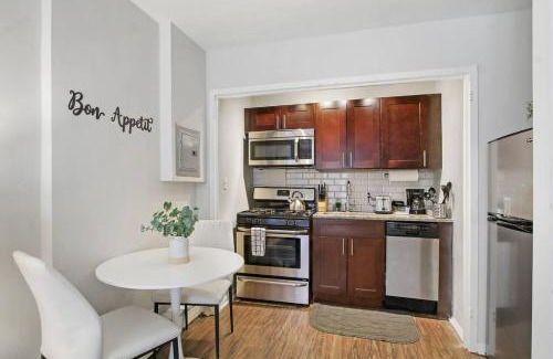 Hyde Park Apartamento | 1BR Bright and Airy Apt in Hyde Park - Hyde Park 109 and 209 rep