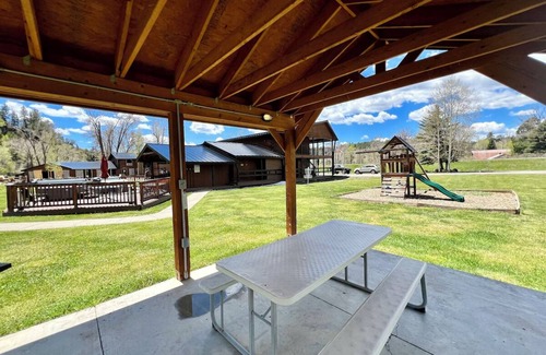 Pagosa Springs Casa | 1BR Cabin, High Creek Lodge & Cabins, Outdoor Hot Tubs & Skiing