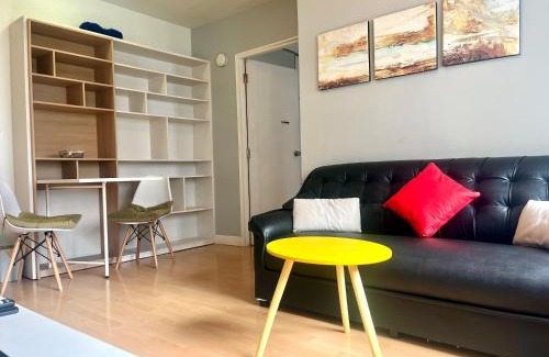 Phra Khanong Nuea Apartamento | 1BR Condo 5 Min to BTS 1000Mbps Fiber Wi-Fi great location