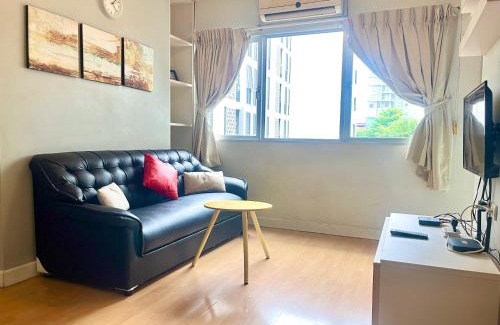 Phra Khanong Nuea Apartamento | 1BR Condo 5 Min to BTS 1000Mbps Fiber Wi-Fi great location