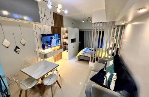 Poblacion District Apartamento | 1BR Condo beside Abreeza Mall, Davao City with 200 mbps WI-FI speed
