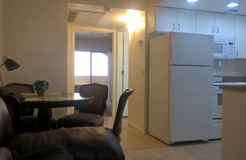 Surprise Condominio | 1BR Condo en sorpresa junto a Sun Cities 2nd Floor Nadie arriba
