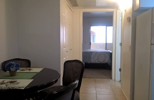 Surprise Condominio | 1BR Condo en sorpresa junto a Sun Cities 2nd Floor Nadie arriba