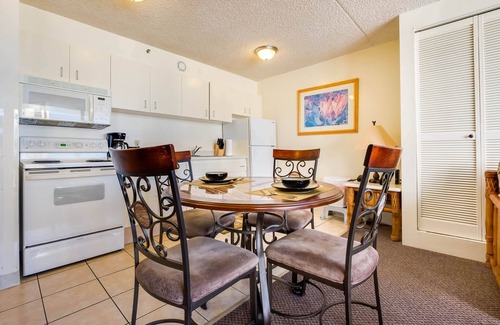 Diamond Head - Kapahulu - St. Louis Condominio | 1BR Condo near Waikiki Beach w/ Private Lanai