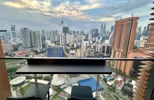Pudu Apartamento | 1BR condo with Amazing KLCC View & Infinity Pool at Lalaport Bukit Bintang