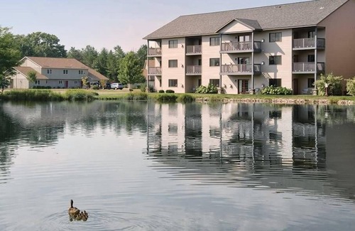 Lake Delton Condominio | 1br Deluxe Condo in Tranquil Wilderness Setting