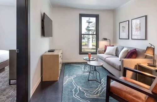 Old Town Chinatown Condominio | 1br Deluxe Condo in Golf, Bikes, Hiking!