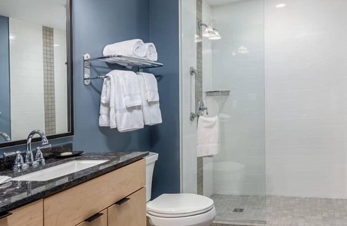 Old Town Chinatown Condominio | 1br Deluxe Condo in Golf, Bikes, Hiking!