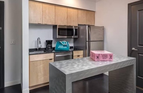 Old Town Chinatown Condominio | 1br Deluxe Condo in Golf, Bikes, Hiking!