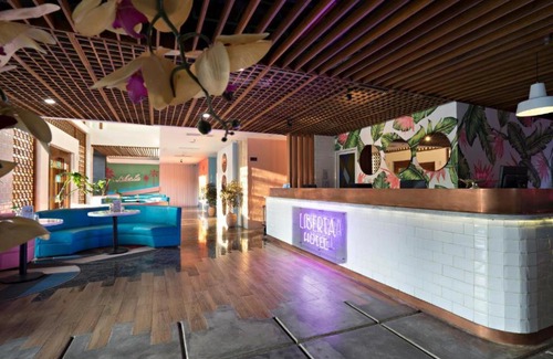Umalas Hotel | 1BR Deluxe Room in Seminyak