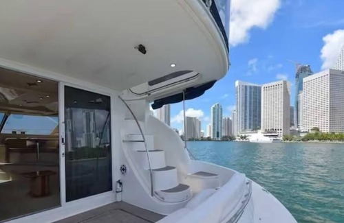 Coral Terrace Apartamento | 1BR Downtown Apt: Sleeps 3, Modern Bath & Kitchen