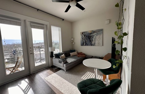 Highland Apartamento | 1BR Downtown Gem Prime Amenities