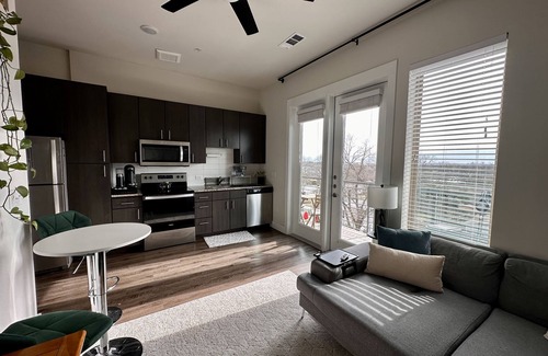 Highland Apartamento | 1BR Downtown Gem Prime Amenities