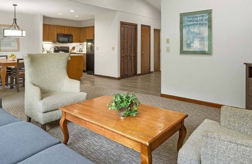 Sapphire Condominio | 1br DX Condo Boating, Skiing, Fun in the Sun