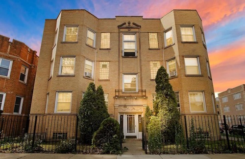 Irving Park East Apartamento | 1BR Homey Apt in Irving Park - Troy 2