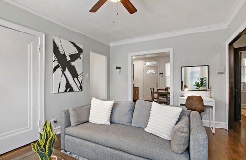 Irving Park East Apartamento | 1BR Homey Apt in Irving Park - Troy 2