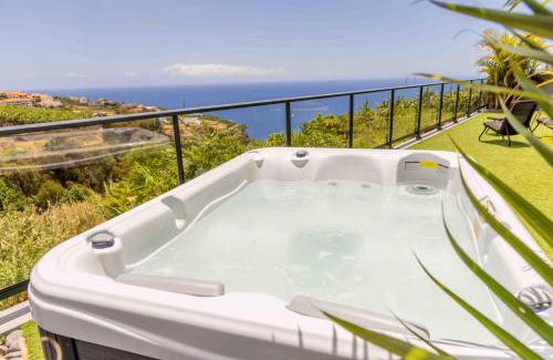 Estreito da Calheta Casa | 1BR House - Garden & Hot Tub - Estreito da Calheta