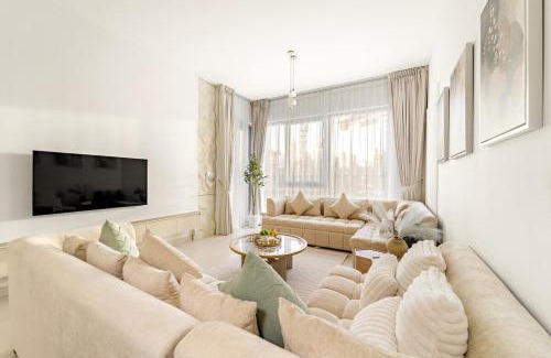 Downtown Dubai Villa | 1BR in Business Bay near Burj Khalifa & Dubai Mall with Pool & Gym Access