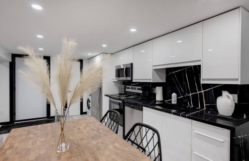 Niagara Falls Apartamento | 1BR King Bed/Selfie Wall/Large Bathtub/Laundry