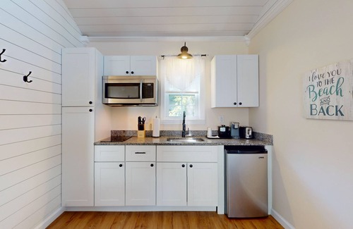 Lower Township Casa | 1BR King Bed Sofa Bed Sleeps 4 POOL - 14
