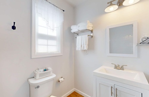Lower Township Casa | 1BR King Bed Sofa Bed Sleeps 4 POOL - 11