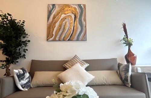 Central Milton Keynes Apartamento | 1BR Luxury Flat at Train station - Long stays welcome - just ask