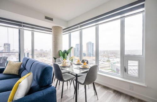 Kitchener Casa | 1BR Modern Condo - King Bed and Stunning City View