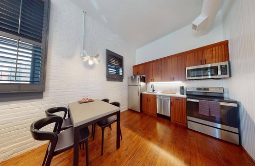 Danville Apartamento | 1BR - Natural Light throughout - Courtyard & Street Views