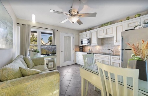 Beach Haven Condominio | 1-Bedroom oceanblock condo AND 140' from beach