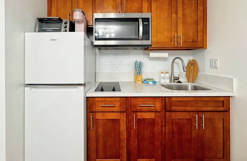 Downtown Honolulu Apartamento | 1BR Ocean/Sunset View w/Parking