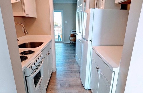 North End Apartamento | 1BR Pent. Ste /pullout sofa/1 block Beach/Boards