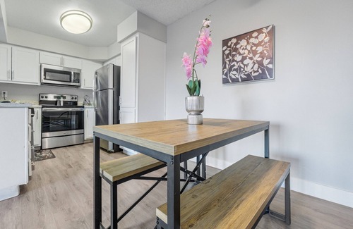 Mesa Apartamento | 1BR/Pool/Gym/1 Mi To Banner Hospital