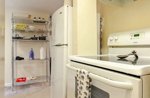 Park View Apartamento | 1BR Queen Suite w/Parking & Fast Fiber Internet