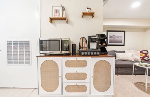 Park View Apartamento | 1BR Queen Suite w/Parking & Fast Fiber Internet