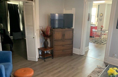 Canton Apartamento | 1BR Rental with Retro Flair