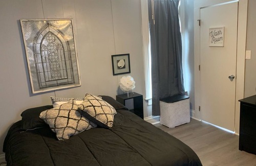 Canton Apartamento | 1BR Rental with Retro Flair