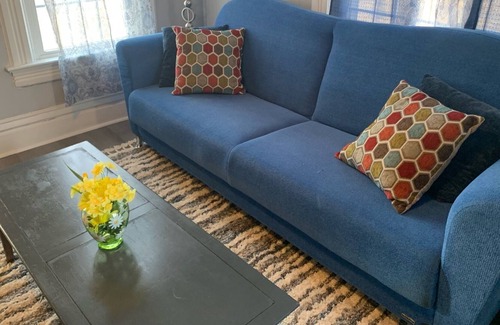 Canton Apartamento | 1BR Rental with Retro Flair