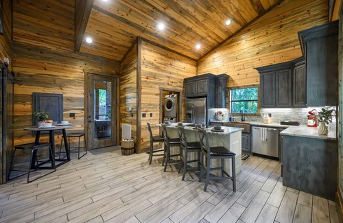 Broken Bow Cabina | 1BR Romantic Luxury Cabin | Hot Tub & Fireplace
