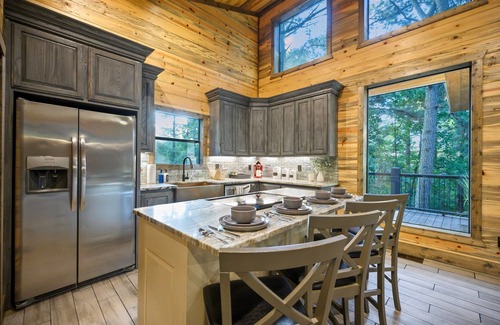 Broken Bow Cabina | 1BR Romantic Luxury Cabin | Hot Tub & Fireplace