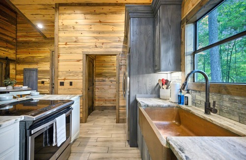 Broken Bow Cabina | 1BR Romantic Luxury Cabin | Hot Tub & Fireplace