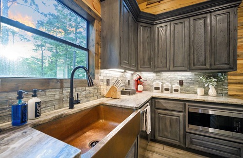 Broken Bow Cabina | 1BR Romantic Luxury Cabin | Hot Tub & Fireplace