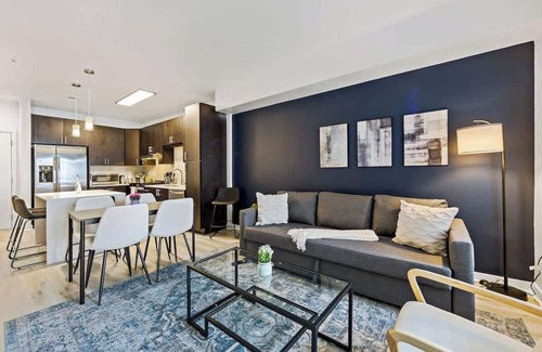 Cherry Apartamento | Stylish 1BR Retreat | 5 Mins to Downtown | Gym + Parking + W/D
