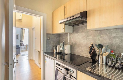 Central Aberdeen Apartamento | 1BR Summit Holburn - Cosy Flat With Ultrafast Wifi